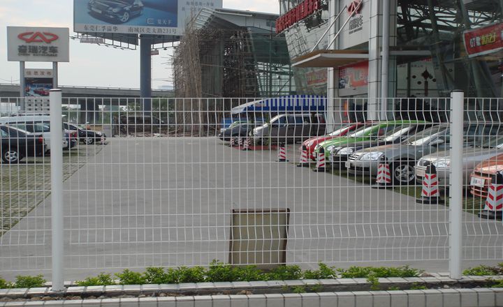 東莞廖步寶馬車場